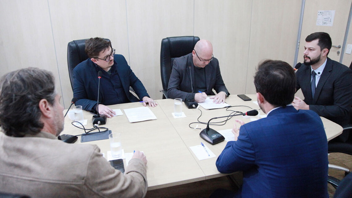 CPI do Esgoto recebe representante da BRK Ambiental na reunião desta terça-feira