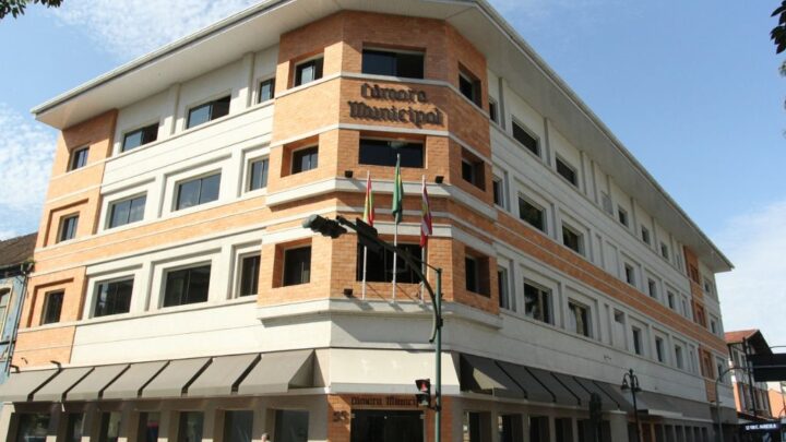 Câmara notifica Prefeitura de Blumenau para pagamento de repasses em atraso