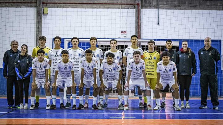 Time Sub-16 do Timbó Futsal inicia trajetória na Olimpíada Estudantil Catarinense