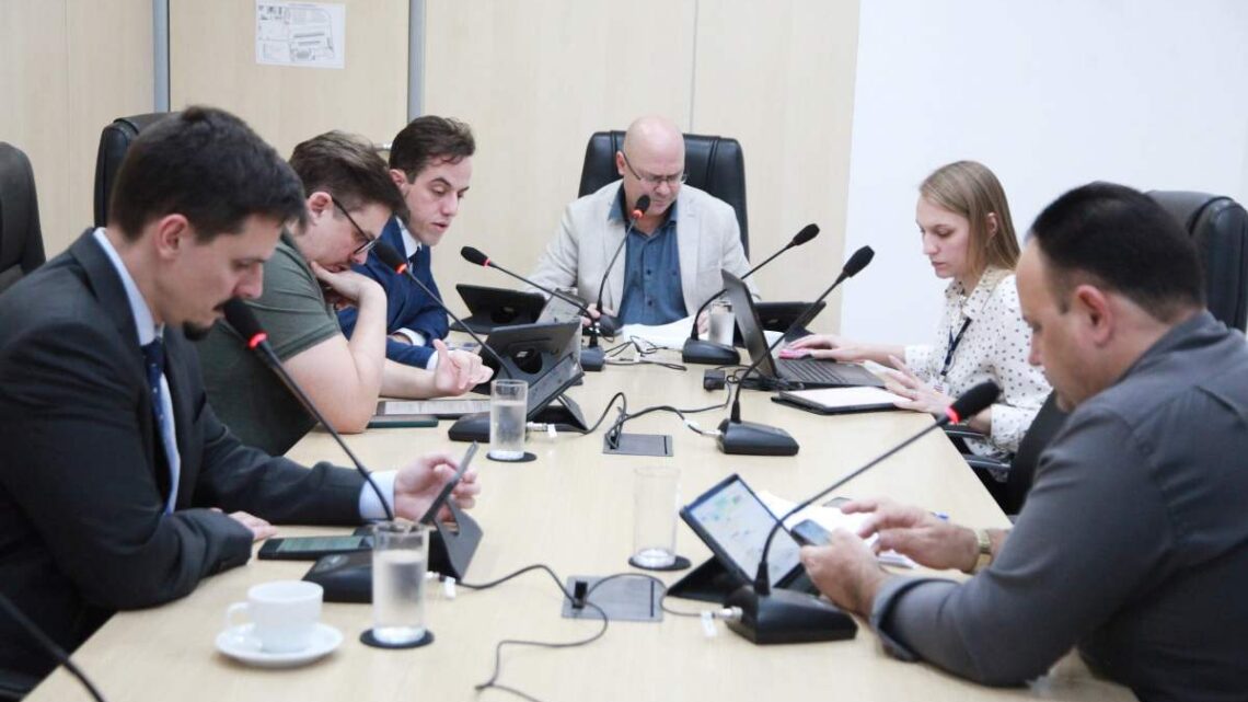 Câmara de Blumenau – Projetos e emendas são avaliados pelas comissões de Justiça e Finanças Câmara de Blumenau – Projetos e emendas são avaliados pelas comissões de Justiça e Finanças