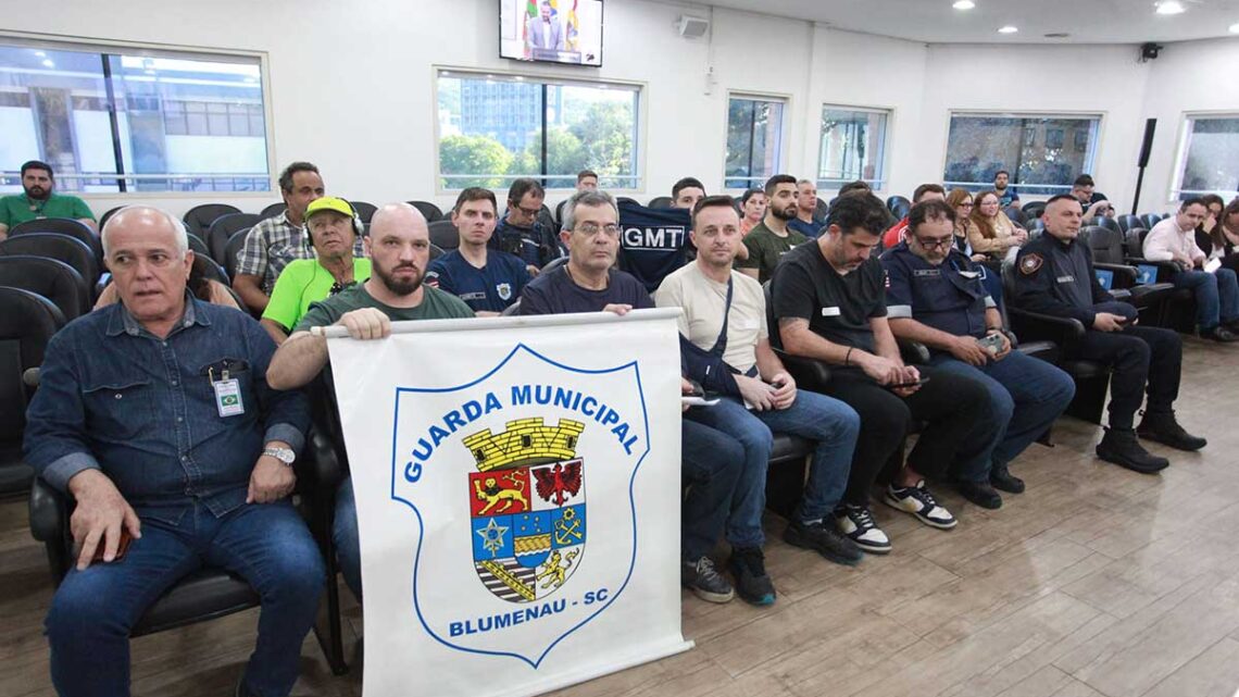 Câmara de Blumenau aprova mudanças na estrutura administrativa com reconhecimento à Guarda de Trânsito