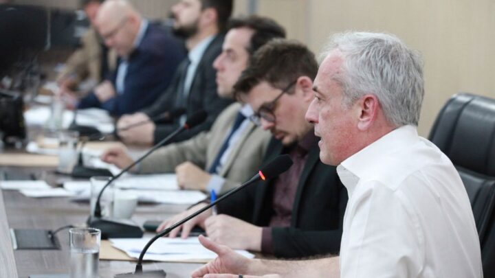 Câmara de Blumenau – CPI do Esgoto ouve ex-prefeito João Paulo sobre concessão e impasses com a FUNASA