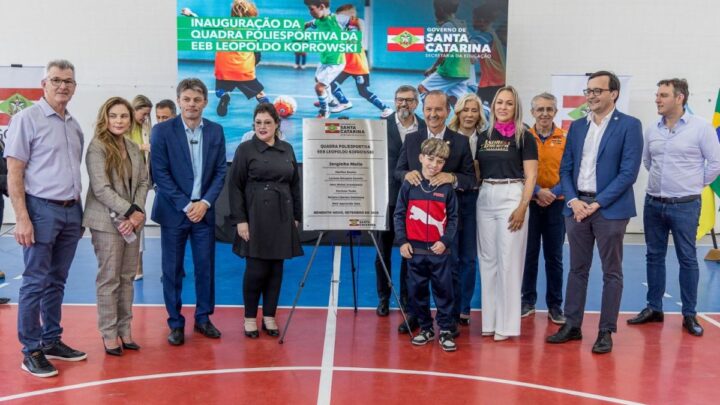 Governo do Estado entrega quadra poliesportiva e anuncia novos investimentos em Benedito Novo