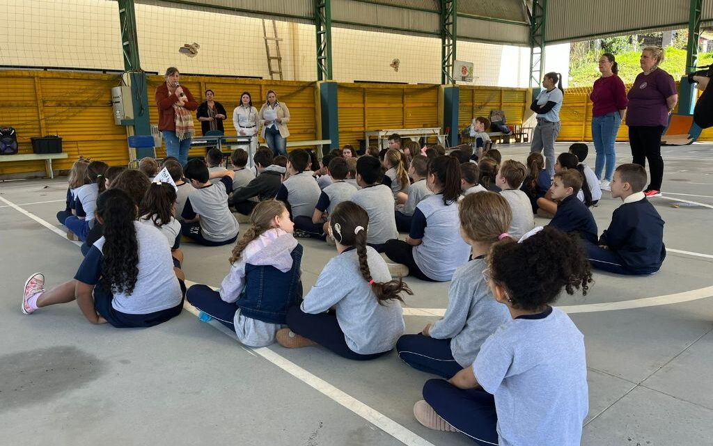 Crianças aprendem sobre sustentabilidade em gincana escolar