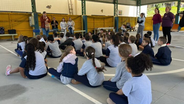 Crianças aprendem sobre sustentabilidade em gincana escolar