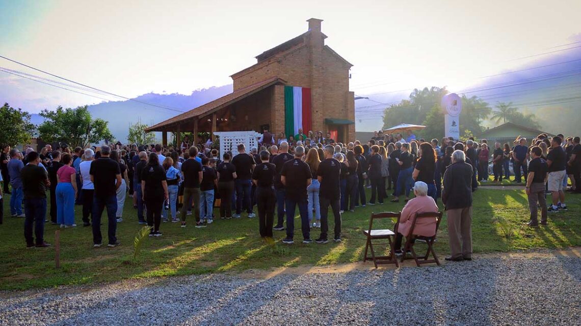 Maior evento do Brasil em homenagem aos imigrantes italianos reuniu cerca de 210 famílias em Nova Trento