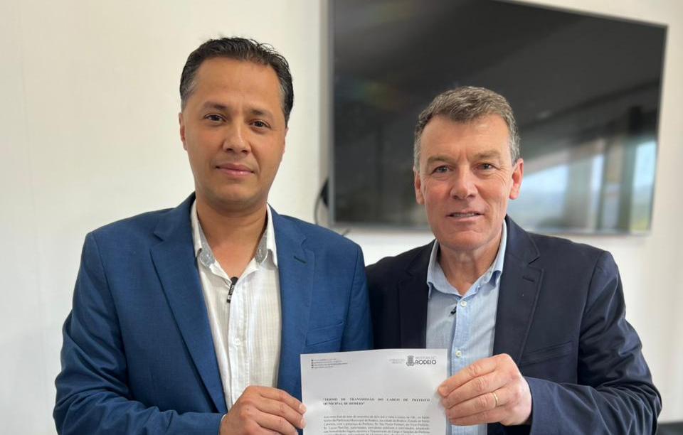 Prefeito de Rodeio se afasta para missão oficial na Itália; vice Lucas Noriller assume interinamente Prefeito de Rodeio se afasta para missão oficial na Itália; vice Lucas Noriller assume interinamente