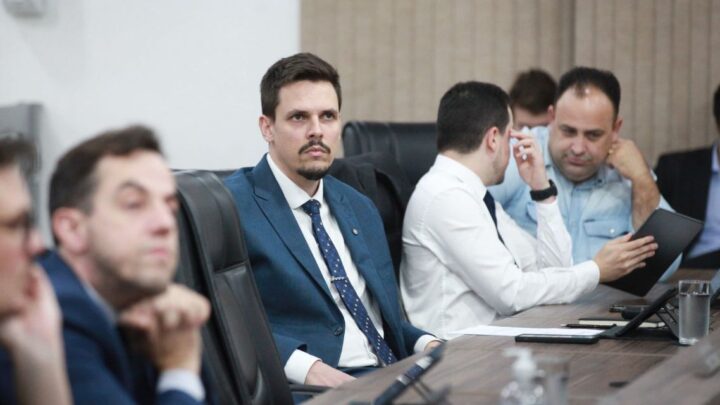 Câmara de Blumenau aprova projeto que veda apoio a entidades que incentivem invasões de propriedades