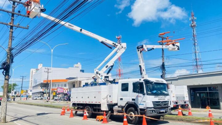 Celesc faz mutirão para deixar a rede elétrica mais confiável e evitar quedas de energia em Itajaí e região