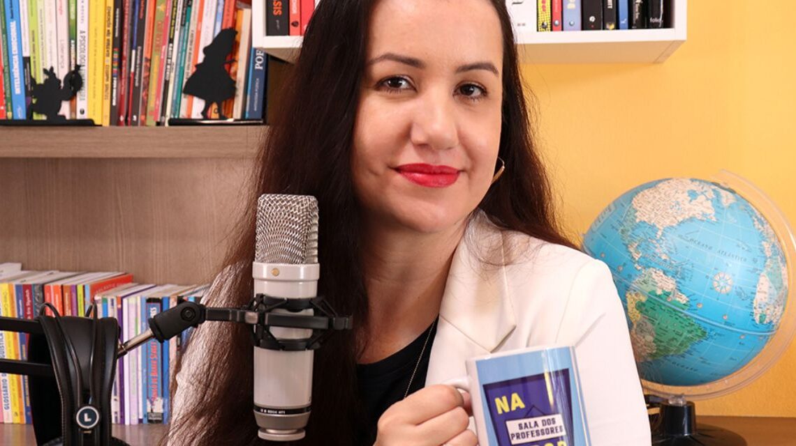 Educadora blumenauense lança podcast sobre professores e o mundo da educação
