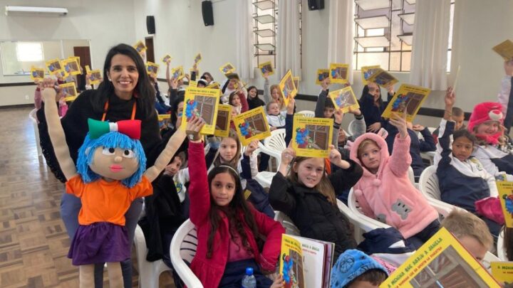 Projeto distribui mais de 1.700 livros gratuitamente e leva literatura inclusiva a crianças de Santa Catarina
