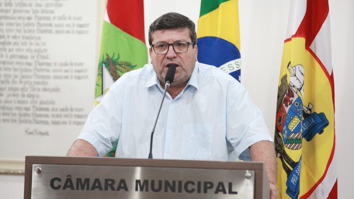 Vereador Ito questiona uso de caminhões contratados  pela Prefeitura de Blumenau em obra particular