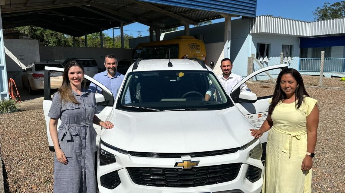 Vereadora Rúbia entrega recursos para APAE de Apiúna e celebra as conquistas do seu mandato