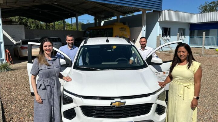 Vereadora Rúbia entrega recursos para APAE de Apiúna e celebra as conquistas do seu mandato