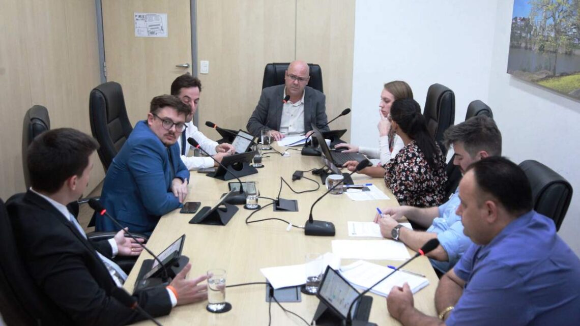 Câmara de Blumenau – CCJ e Finanças avaliam projetos e emendas em reuniões desta terça-feira