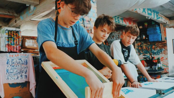 Rio do Sul – Oficina difunde a serigrafia como arte visual e opção de renda