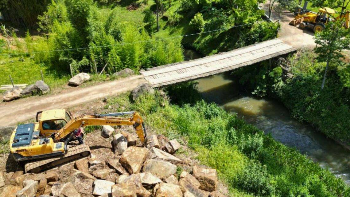 Benedito Novo: Obras na Estrada Geral Serra São João! Ponte em Reconstrução