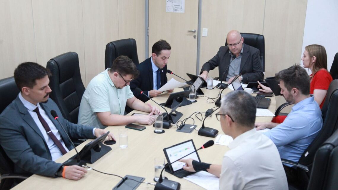 Câmara de Blumenau – Projetos analisados pela CCJ seguem para Finanças, que aprova totalidade das matérias