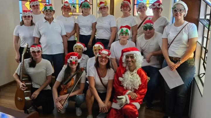 Quando a música abraça: Cantata de Natal leva esperança ao Hospital OASE