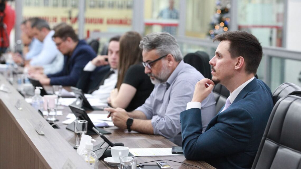 Blumenau: Projeto que incentiva aumento de impostos é barrado após ação do vereador Bruno Win