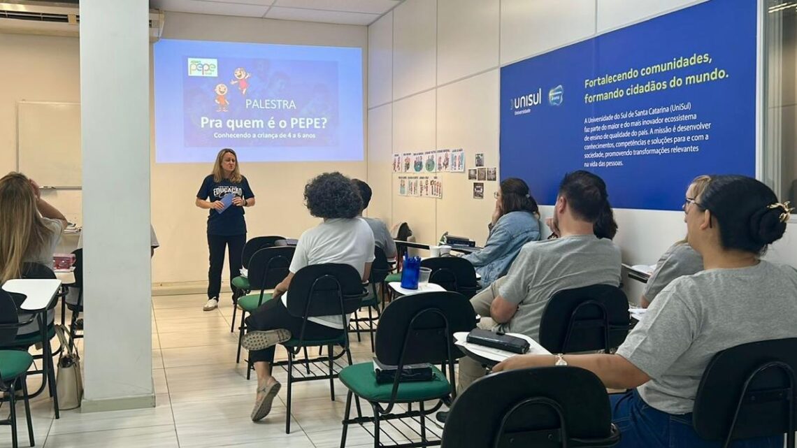 Procuradoria da Criança ministra palestra sobre prevenção e cultura de proteção em escola de Blumenau