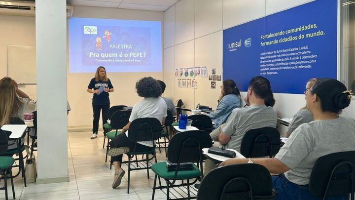 Procuradoria da Criança ministra palestra sobre prevenção e cultura de proteção em escola de Blumenau