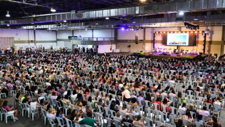 Câmara de Blumenau participa da abertura do ano letivo 2026 com estande institucional