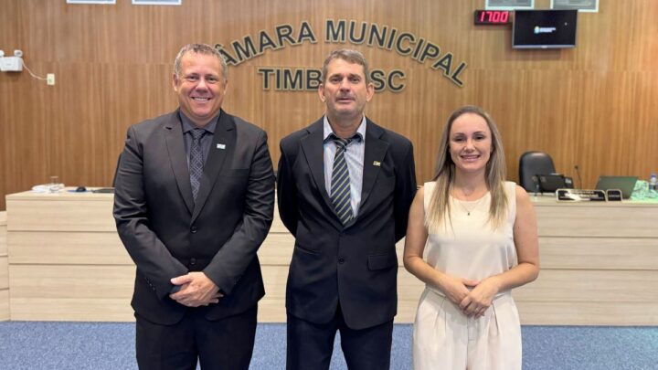 Câmara de Timbó – Mesa Diretora da Câmara renuncia durante Sessão Solene