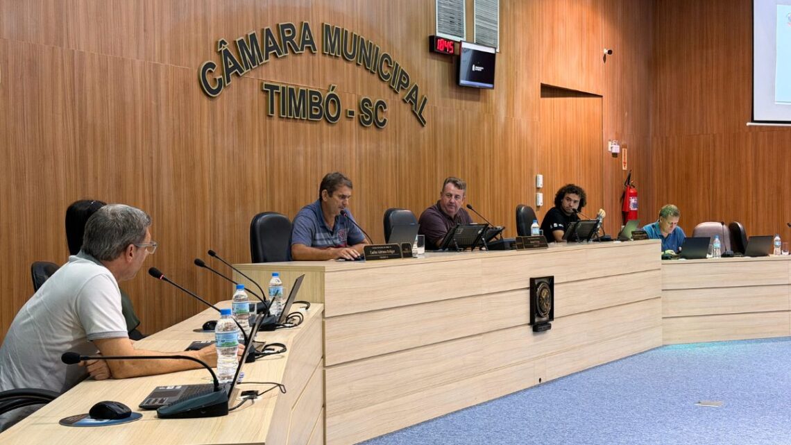 Câmara de Timbó discute alteração na lei que proíbe o consumo de fumígenos em parque e praças da cidade Câmara de Timbó discute alteração na lei que proíbe o consumo de fumígenos em parque e praças da cidade