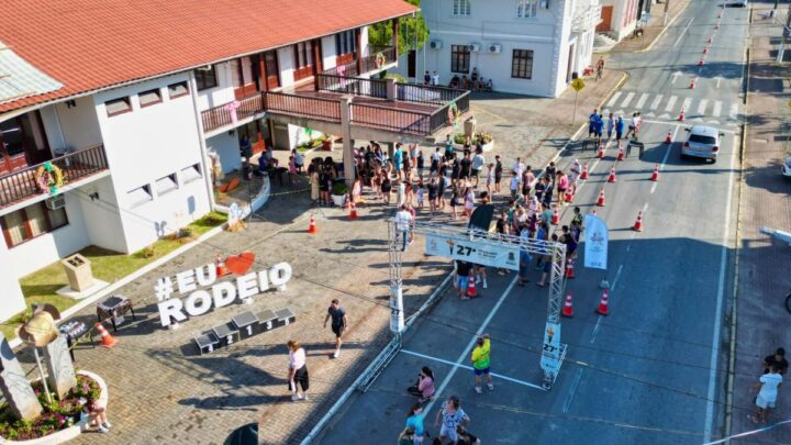 1ª Corrida Rústica de Rodeio movimenta Olimpíadas de Bairro e reúne atletas e comunidade