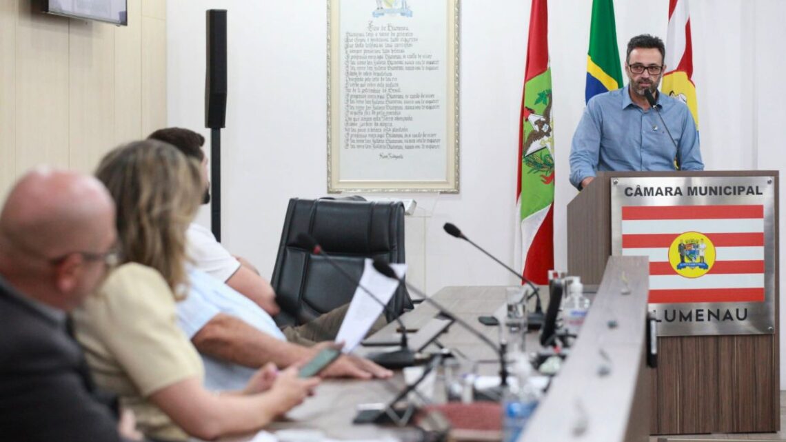 Câmara recebe secretário e debate situação da manutenção urbana em Blumenau