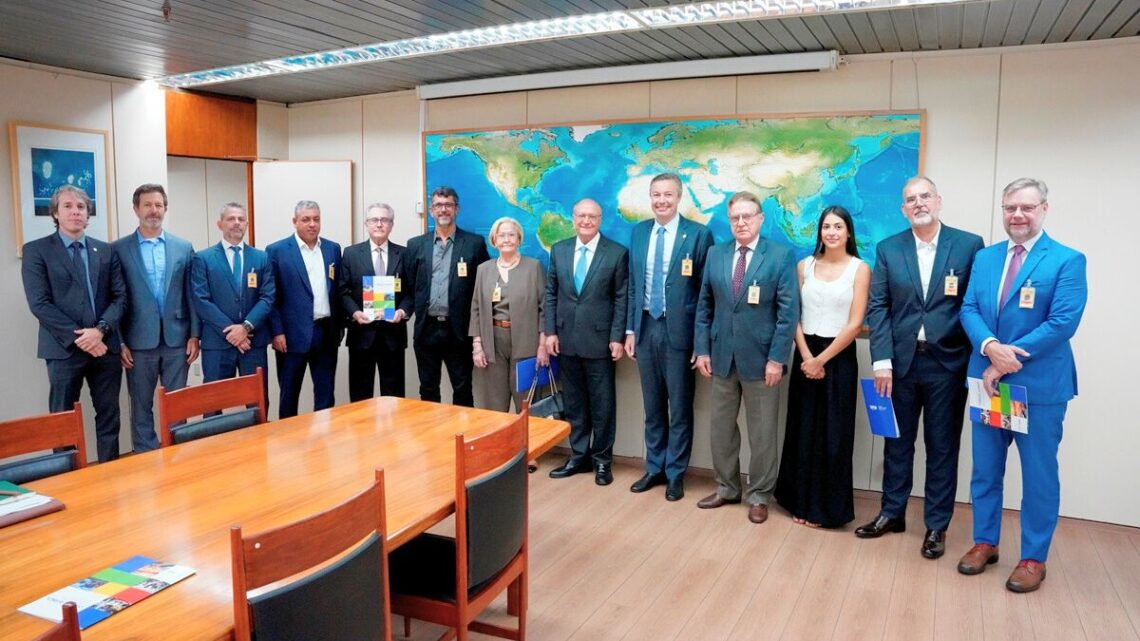 Setor têxtil alerta Alckmin sobre risco de perda de R$ 3 bilhões no PIB com taxação de fio de poliéster