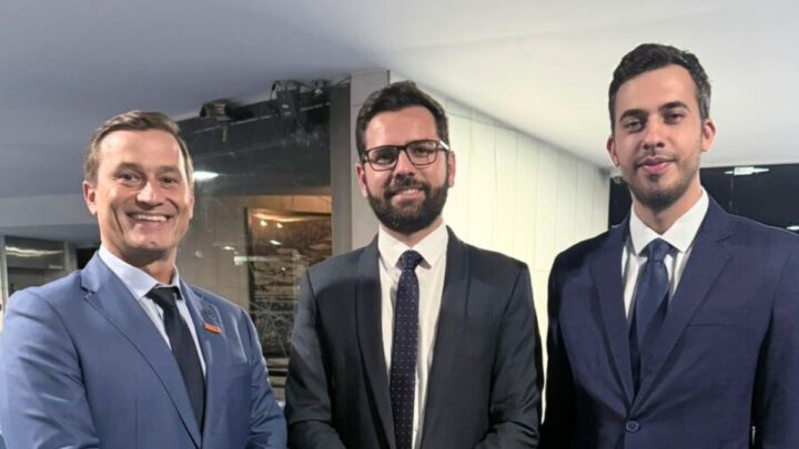 Vereadores do NOVO Santa Catarina vão a Brasília com Romeu Zema para registrar pedido de impeachment de Alexandre de Moraes