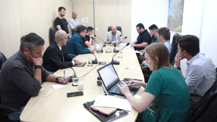 Comissão da Câmara de Blumenau abre novo prazo de defesa para vereador afastado