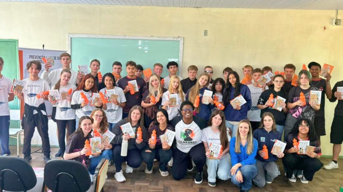 Mais de 500 adolescentes participam de projeto sobre saúde e prevenção em Timbó