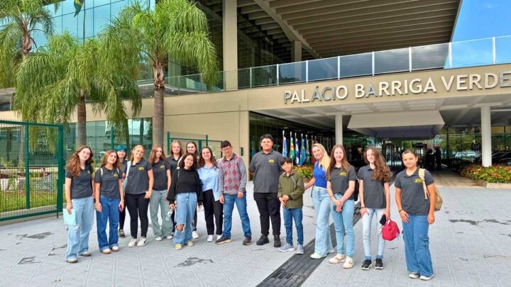 Parlamento Jovem de Timbó visita Assembleia Legislativa e Câmara de Vereadores de Florianópolis