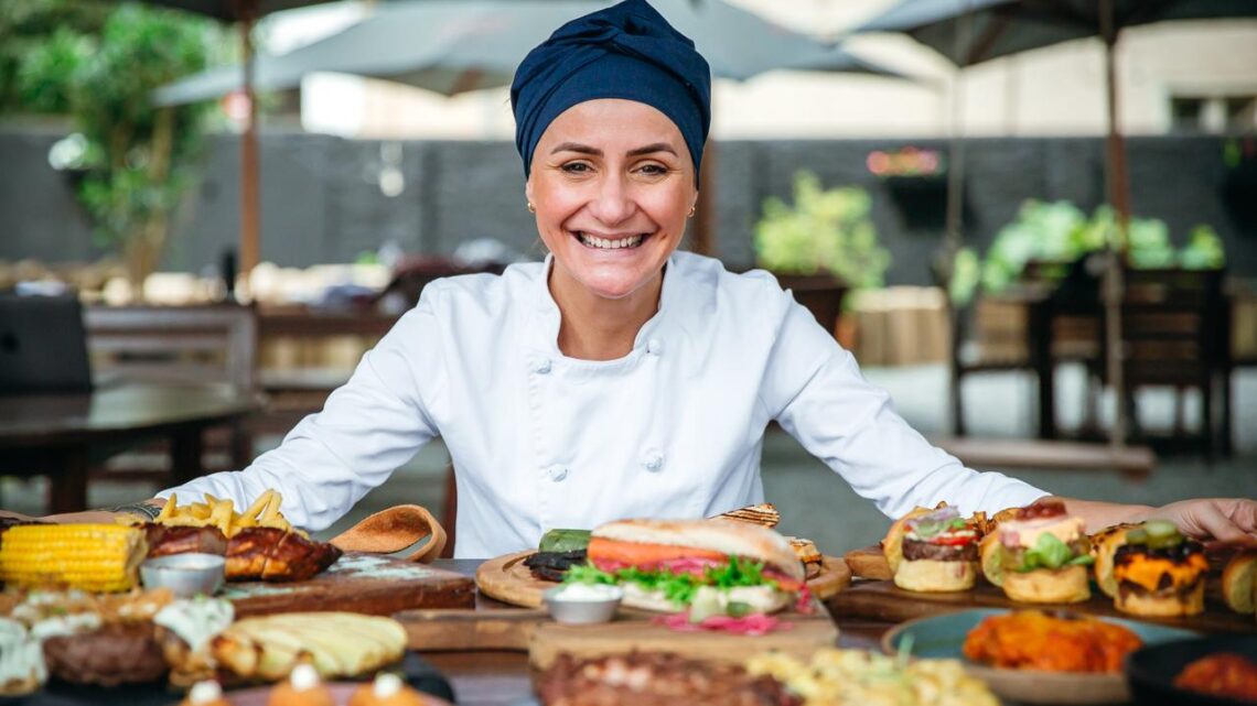 Pastrami em Blumenau (SC): chef Nana Oliveira traz receita que leva 12 dias para ficar pronta para a região Pastrami em Blumenau (SC): chef Nana Oliveira traz receita que leva 12 dias para ficar pronta para a região