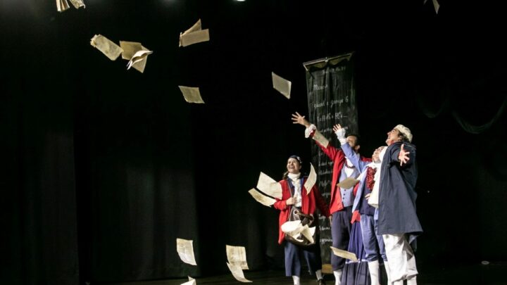 Grupo CasAmarela faz última sessão de “Matemáticos Miseráveis!” após casa cheia