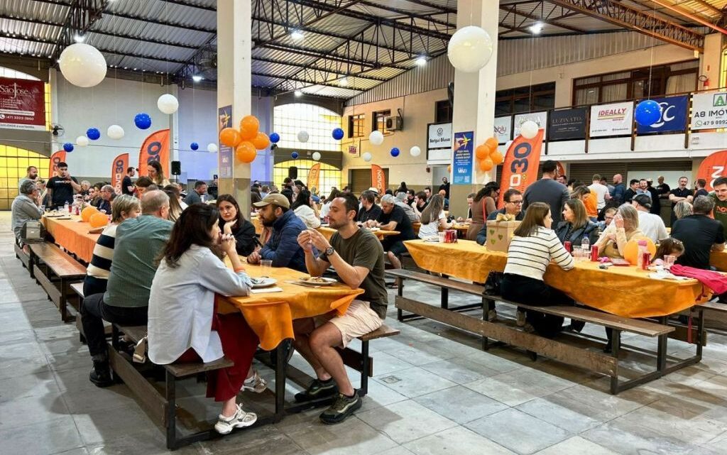 Tradicional macarronada do NOVO volta a reunir filiados e apoiadores em Blumenau