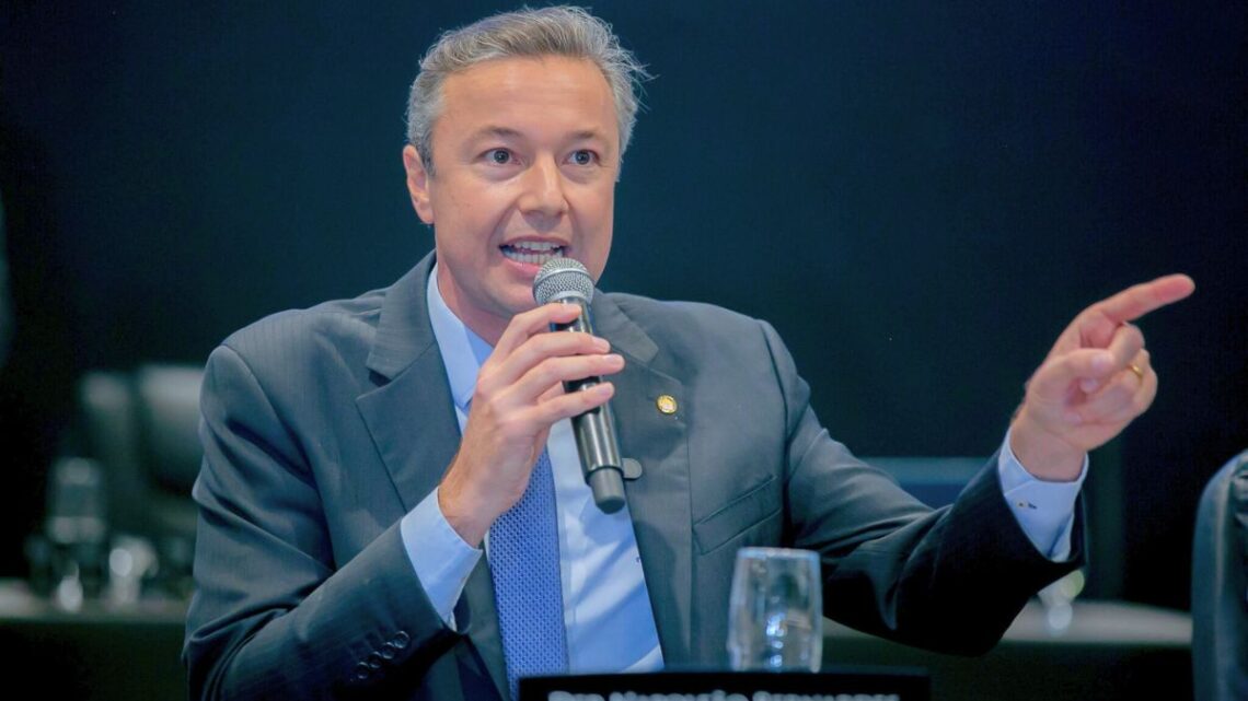 Deputado age para impedir mudança na receita da Linguiça Blumenau após canetada do Governo Federal