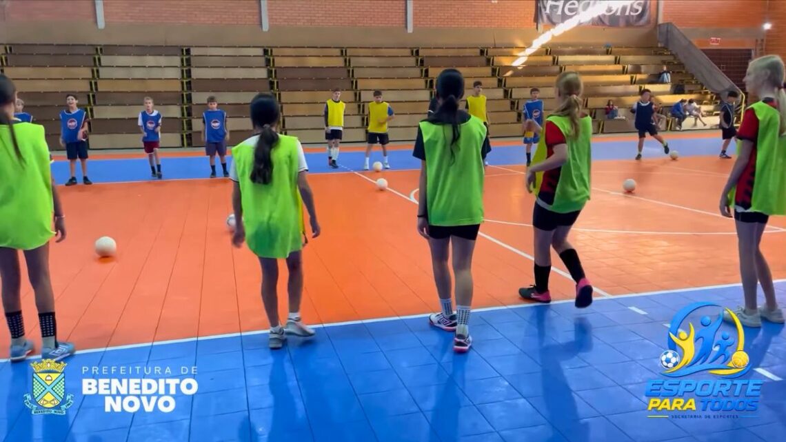 Prefeitura de Benedito Novo oferece aulas gratuitas de futsal para crianças pelo programa Esporte para Todos Prefeitura de Benedito Novo oferece aulas gratuitas de futsal para crianças pelo programa Esporte para Todos