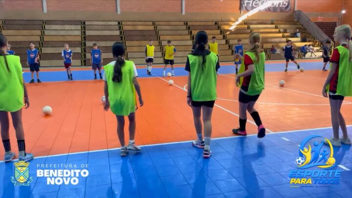 Prefeitura de Benedito Novo oferece aulas gratuitas de futsal para crianças pelo programa Esporte para Todos