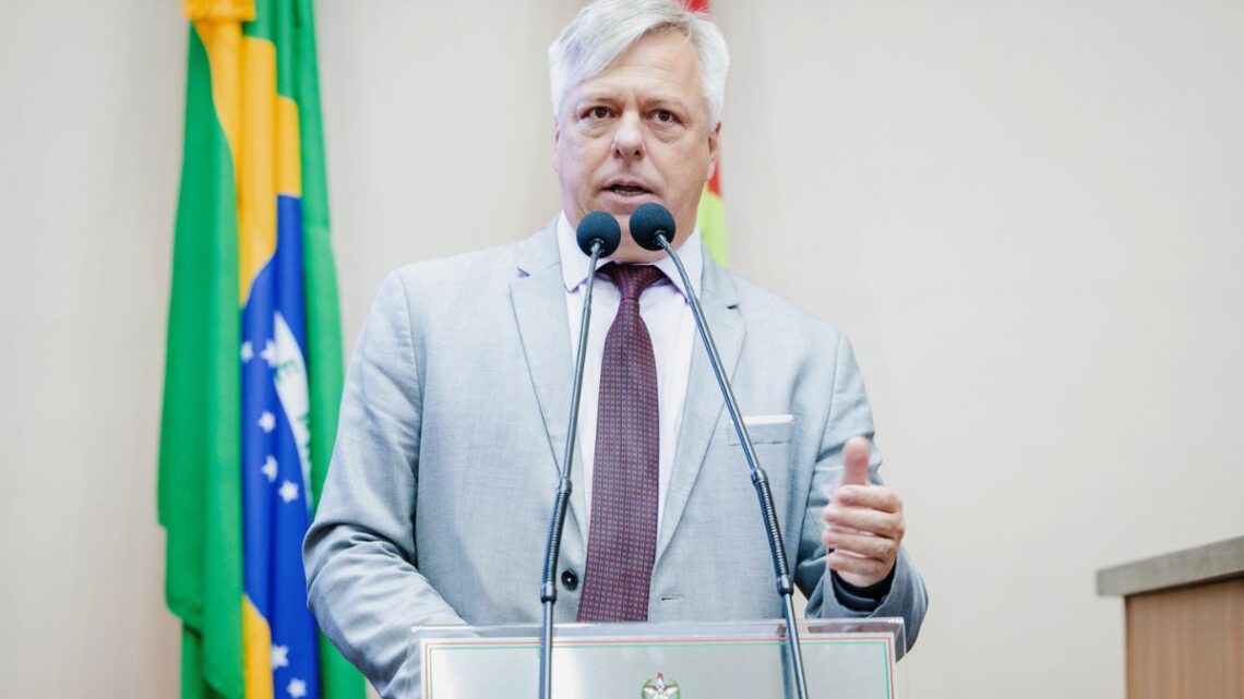 Santa Catarina fica abaixo da média nacional e tem um dos piores índices de alfabetização do país Santa Catarina fica abaixo da média nacional e tem um dos piores índices de alfabetização do país