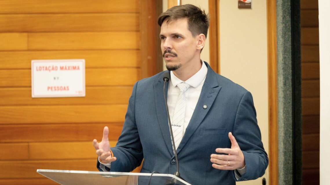 Vereador de Blumenau participa de audiência pública da Alesc sobre prevenção aos efeitos do El Niño Vereador de Blumenau participa de audiência pública da Alesc sobre prevenção aos efeitos do El Niño