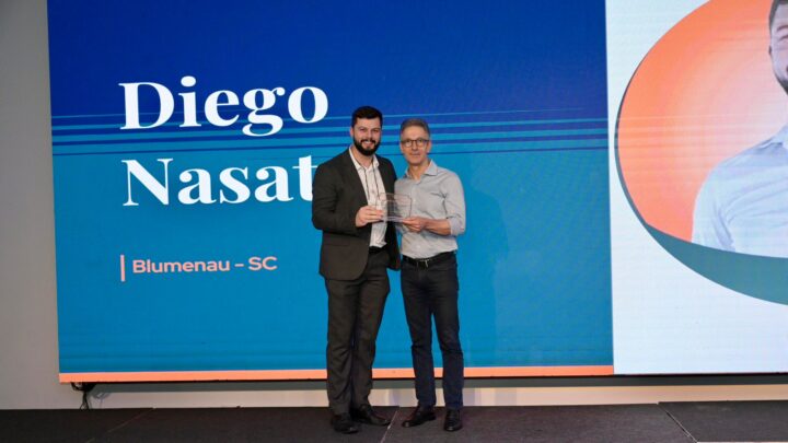 Diego Nasato, de Blumenau, está entre os 32 vereadores do Brasil premiados como Mandato Destaque 2025