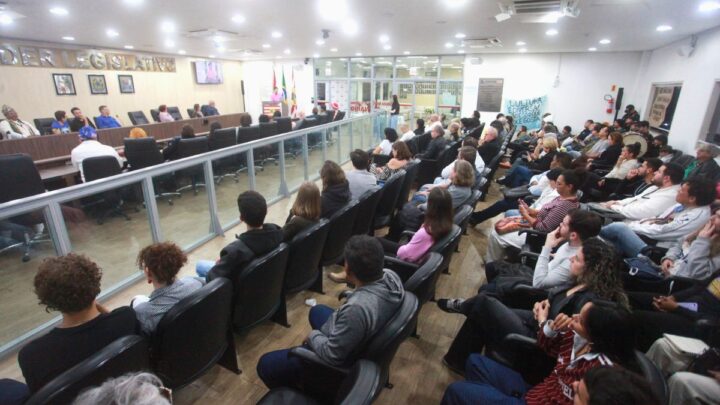 Audiência pública debate fortalecimento da cultura e cobra retomada de edital municipal em Blumenau