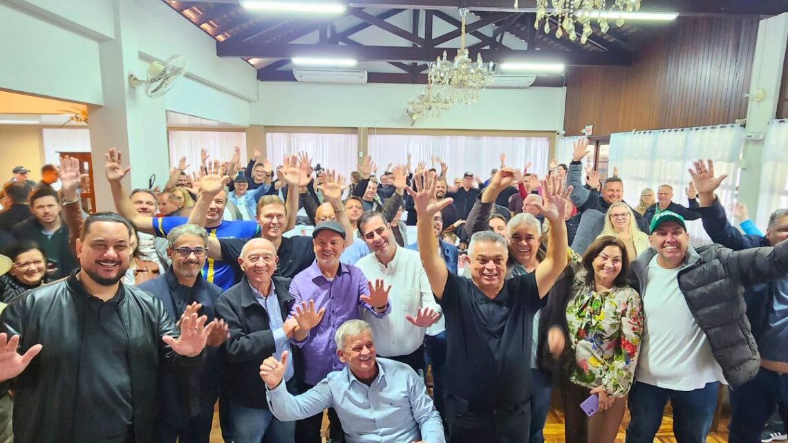 Timbó – Pré-candidato ao Governo do Estado, João Rodrigues reúne lideranças do Vale Europeu