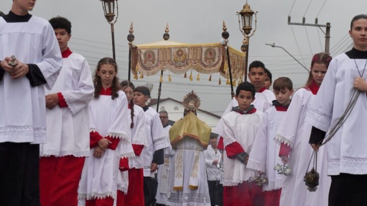 Corpus Christi fortalece tradição e reúne comunidades em Rodeio